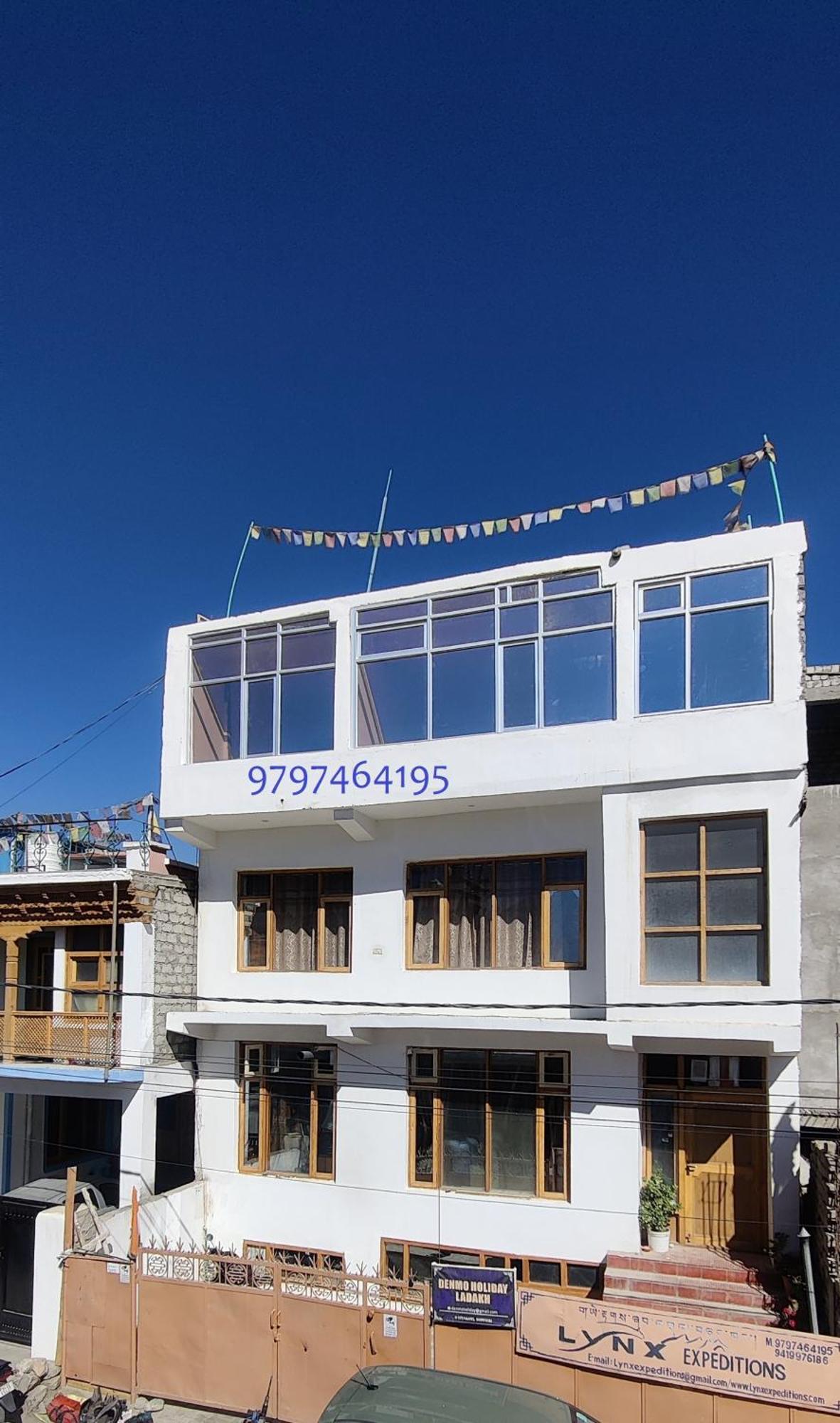 Lynx Near Leh Airport Apartment Exterior photo